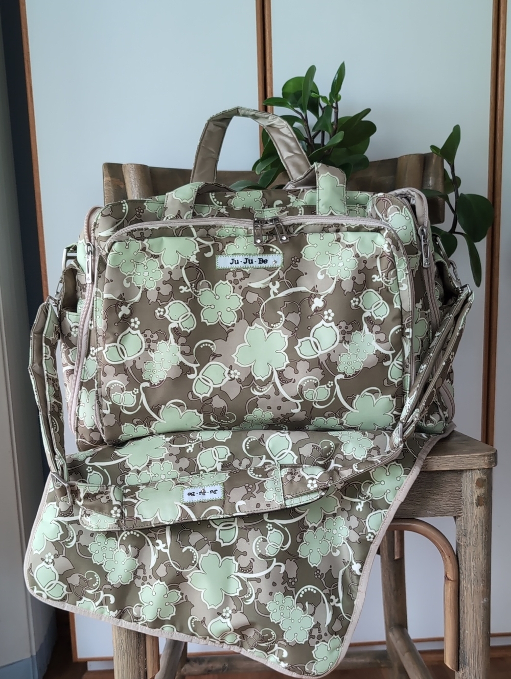 JuJuBe Be Prepared Diaper Bag Weekender Bag Floral Green Large